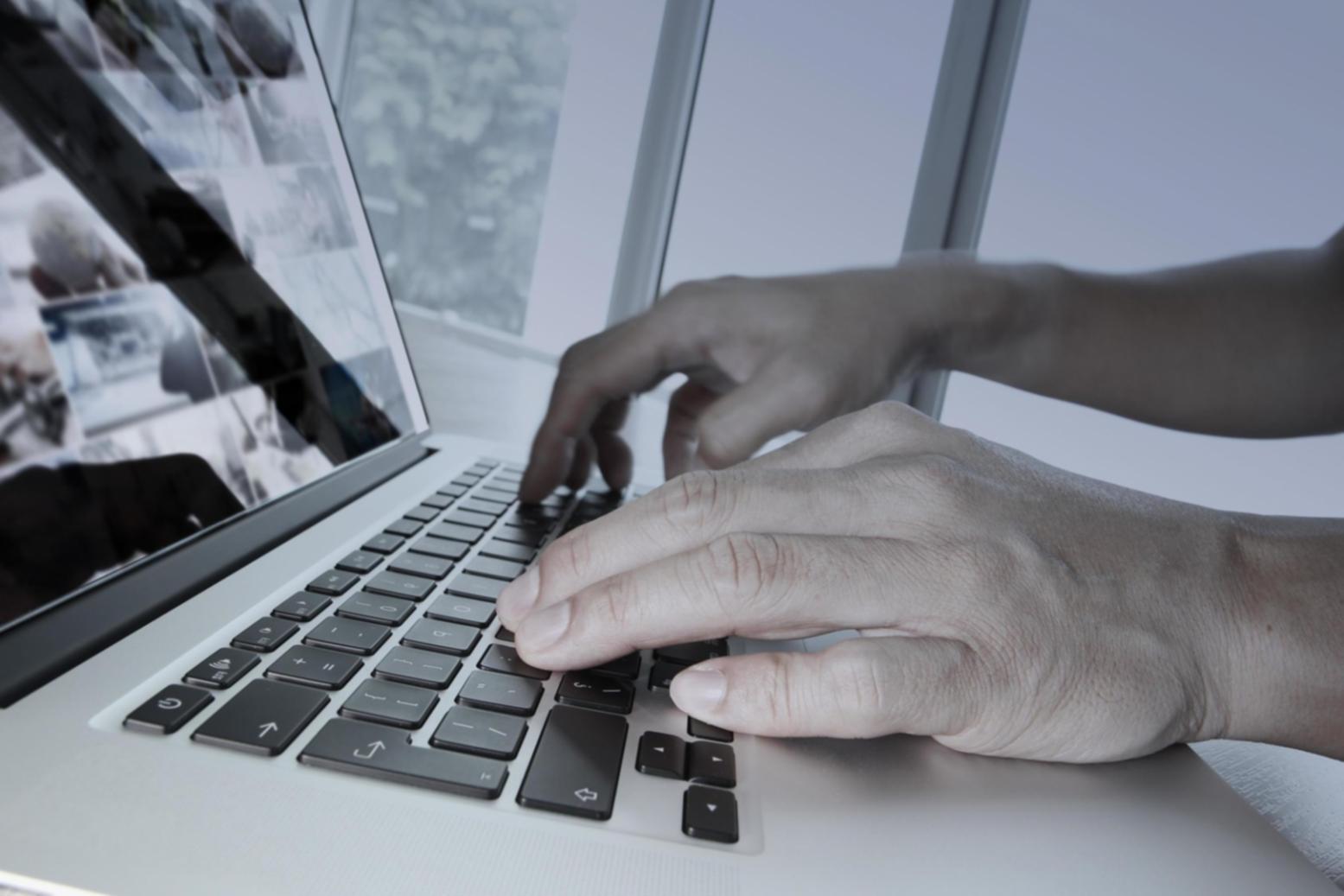 Environnement 3D complexe montrant les possibilités créatives avancées